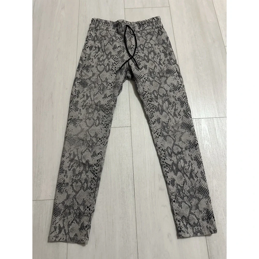Bevy Flog Pants Sz 25 Gray Shely Snake Skin Pattern Jogger Stretch Drawstring - Picture 1 of 9